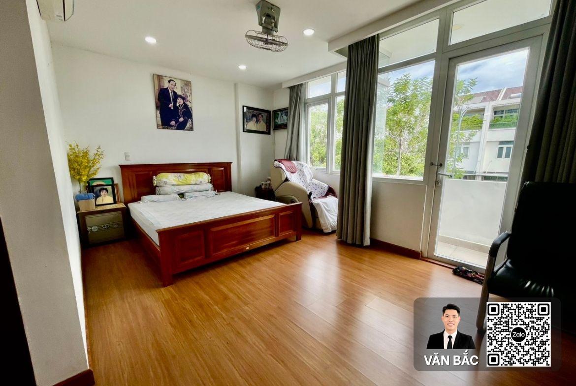 ban-biet-thu-goc-2-mat-tien-jamona-golden-silk-quan-7-ma-can-f15-duong-n5-lo-gioi-24m-thiet-ke-dang-cap (4)