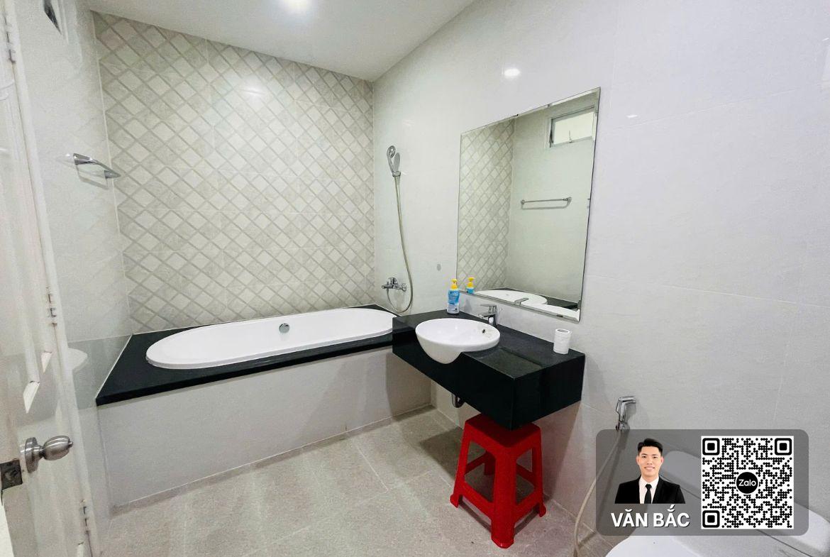 ban-biet-thu-sadeco-ven-song-quan-7-lo-e23-duong-so-20-dien-tich-126m²-5-phong-ngu-gia-232-ty (1)