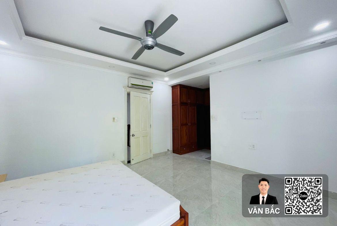 ban-biet-thu-sadeco-ven-song-quan-7-lo-e23-duong-so-20-dien-tich-126m²-5-phong-ngu-gia-232-ty (6)