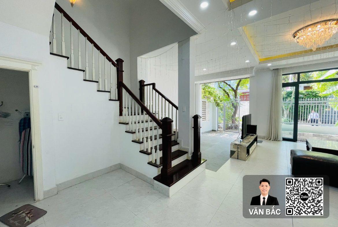 ban-biet-thu-sadeco-ven-song-quan-7-lo-e23-duong-so-20-dien-tich-126m²-5-phong-ngu-gia-232-ty (7)