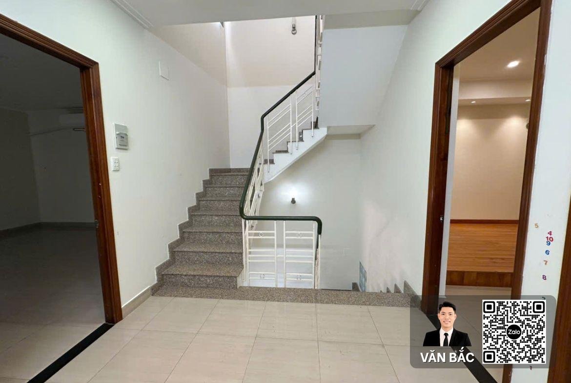 ban-cho-thue-biet-thu-b2-02-nam-thien-1-phu-my-hung-dien-tich-8x18m-144m²-4-phong-gia-55-ty-thue-2-300-usd (7)