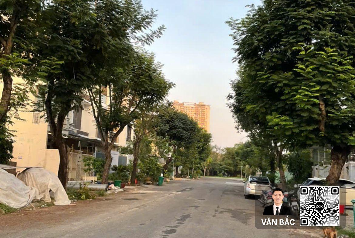 ban-dat-biet-thu-sadeco-ven-song-quan-7-lo-o19-mat-tien-truc-chinh-duong-so-8-gia-185tr-m² (3)