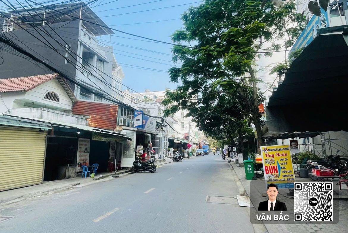 ban-dat-mat-tien-le-thi-cho-quan-7-dien-tich-10x30m-quy-hoach-ham-7-tang-gia-45-tỷ (3)