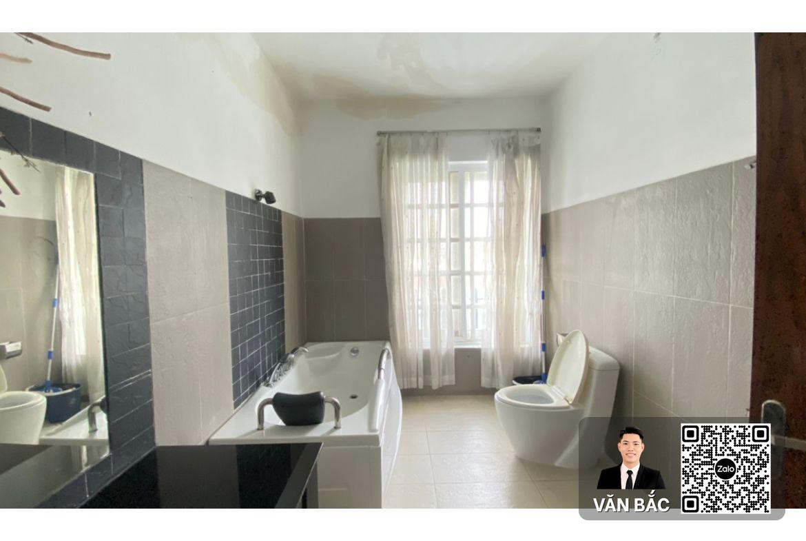ban-gap-biet-thu-nam-long-so-50-duong-so-1-dien-tich-200m²-13pn-dong-tien-50-trieu-thang (15)