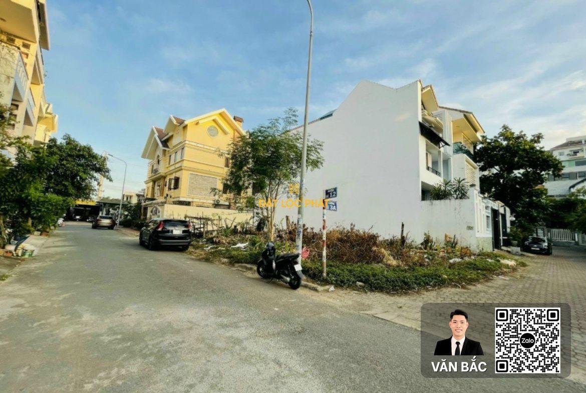 ban-gap-dat-nen-goc-2-mat-tien-nam-long-ttc-quan-7-lo-b1-doi-dien-cong-vien-gia-140-trieu-m² (1)