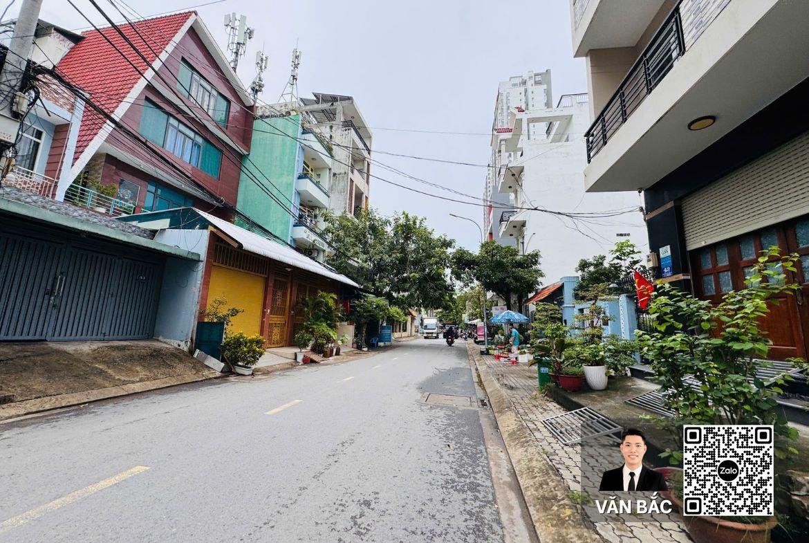 ban-nha-mat-tien-le-thi-cho-quan-7-dien-tich-140m2-tret-2-lau (3)