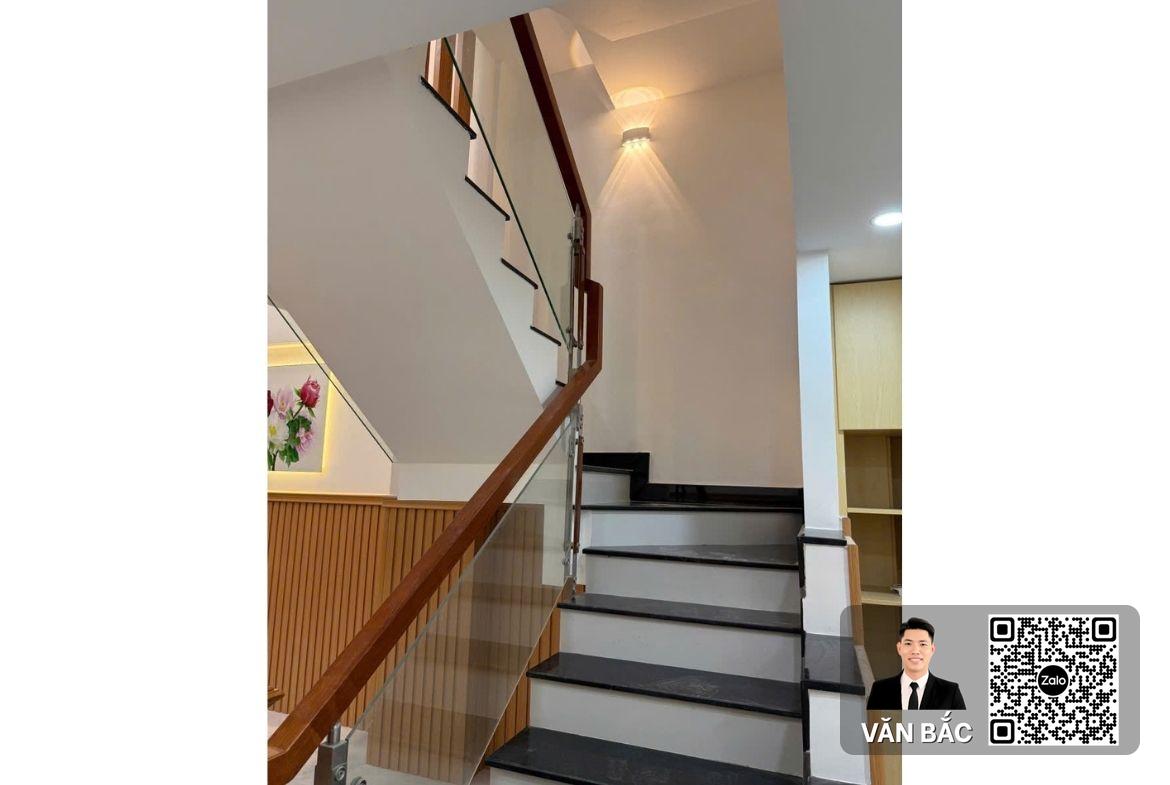 ban-nha-pho-hem-xe-hoi-tran-xuan-soan-quan-7-dien-tich-4-6x11m-4-tang-gia-10-2-tỷ (1)