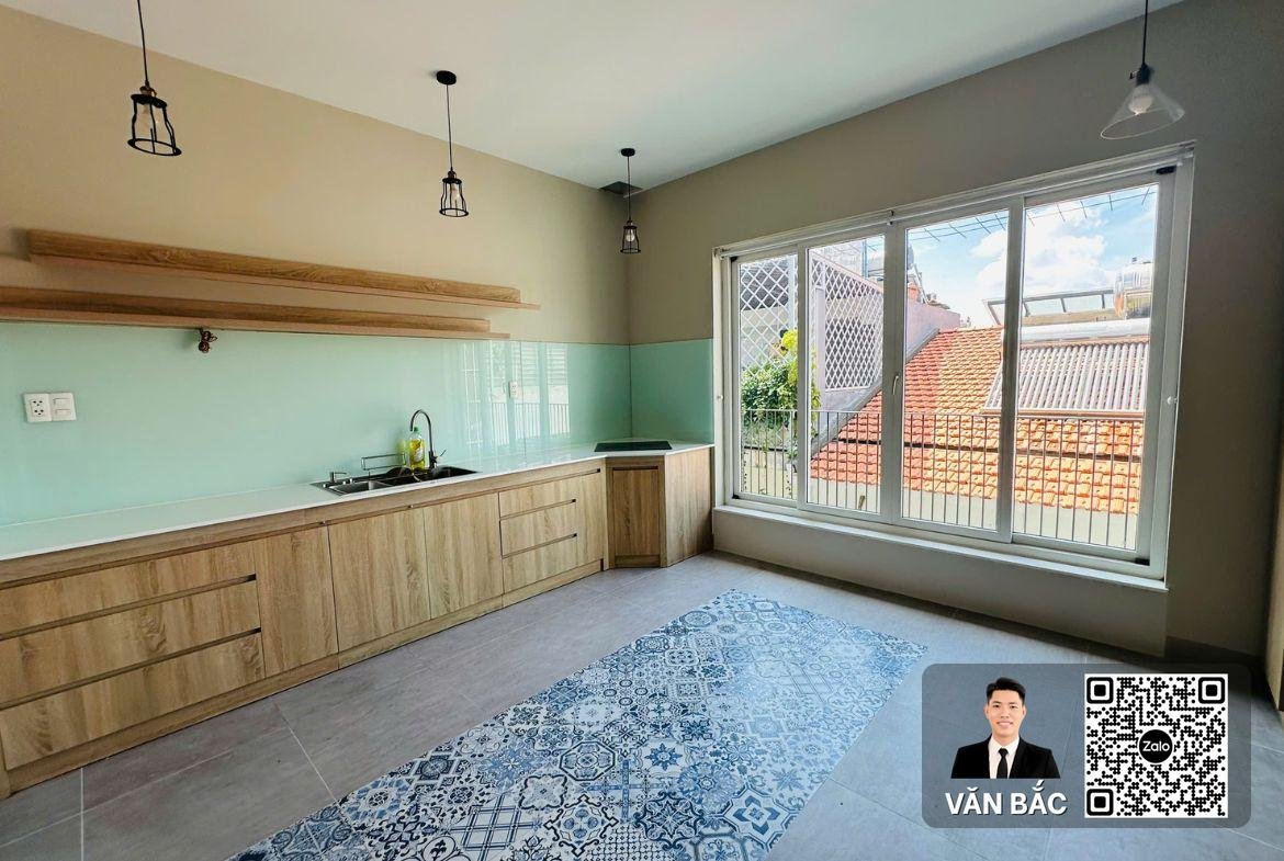 ban-nha-pho-mat-tien-13-duong-d4-kdc-him-lam-lo-gioi-30m-co-thang-may-dong-tien-70tr-thang-ham-5-lau (4)