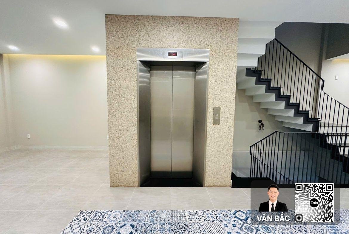 ban-nha-pho-mat-tien-13-duong-d4-kdc-him-lam-lo-gioi-30m-co-thang-may-dong-tien-70tr-thang-ham-5-lau (7)