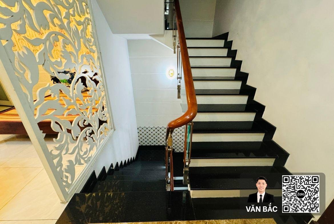 ban-toa-nha-mat-tien-44-mai-van-vinh-quan-7-co-thang-may-ket-cau-5-tang-gia-229-tỷ (5)