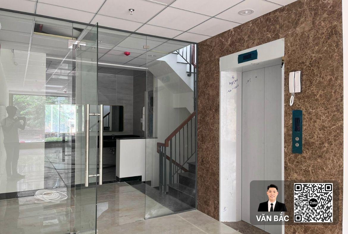 cho-thue-hoac-ban-nha-mat-tien-duong-d1-kdc-him-lam-quan-7-ket-cau-6-tang-thang-may-pccc-hien-dai (2)