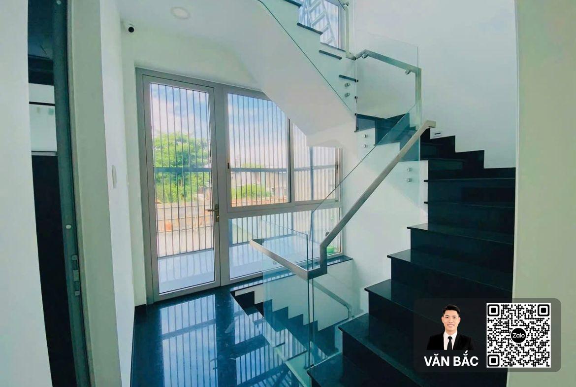 ban-toa-nha-mat-tien-148-duong-d1-kdt-him-lam-ham-4-lau-co-thang-may-vi-tri-kinh-doanh-dac-dia-dt-5x20m-gia-40-ty (14)