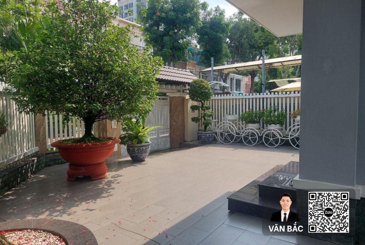 biet-thu-goc-2-mat-tien-b2-21-mỹ-thai-3-phu-mỹ-hung-san-vuon-rong-dt-12x20m-3-tang-gia-68-tỷ (3)