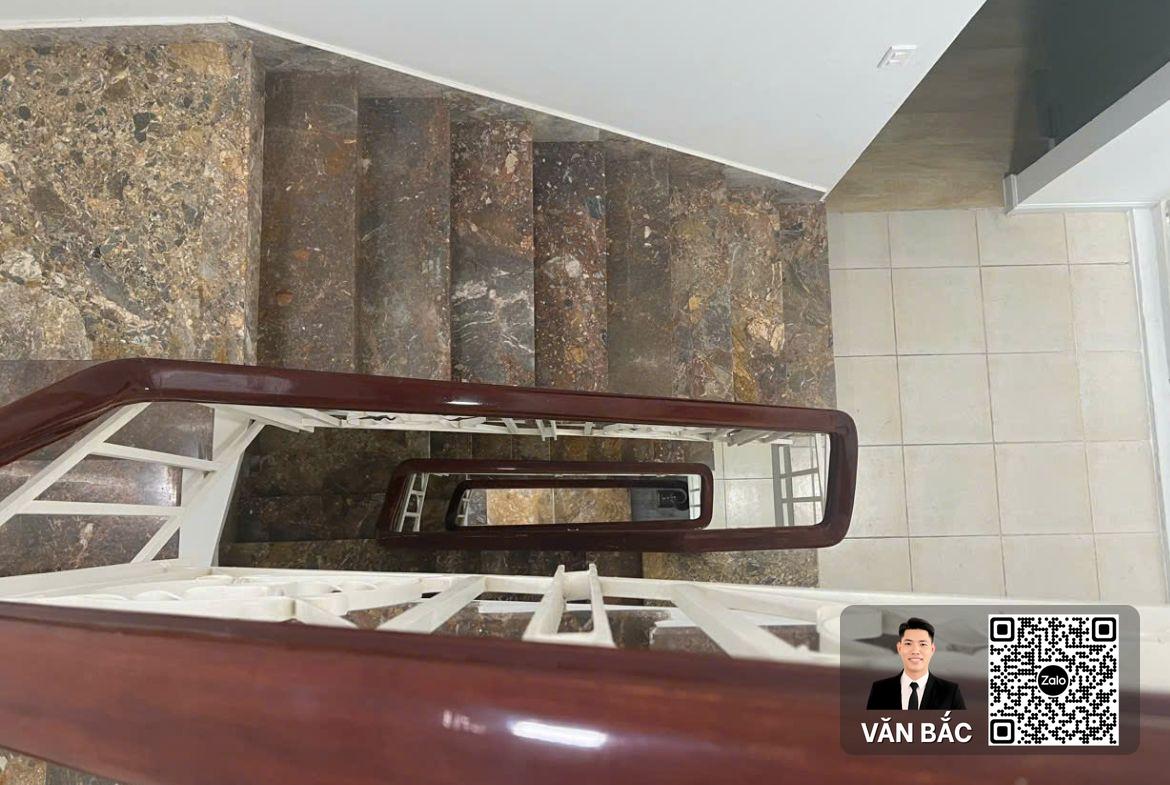 nha-mat-tien-61-phan-khiem-ich-hung-gia-4-phu-my-hung-tret-lung-3-tangdt-6×18-5m-gia-40-ty (14)