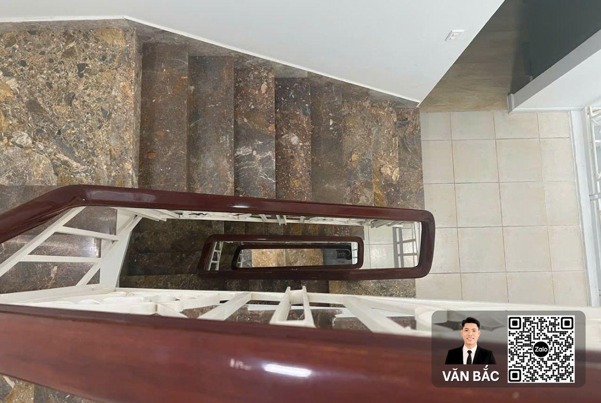 nha-mat-tien-61-phan-khiem-ich-hung-gia-4-phu-mỹ-hung-tret-lung-3-tangdt-6×18-5m-gia-40-tỷ (2)