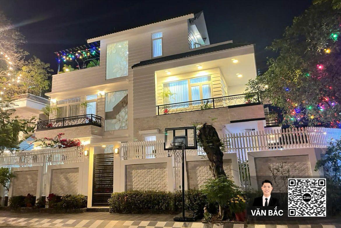 biet-thu-2-mat-tien-12-duong-so-12-sadeco-phuoc-kien-dt-10x20m-ham-3-lau-gia-315-tỷ (2)