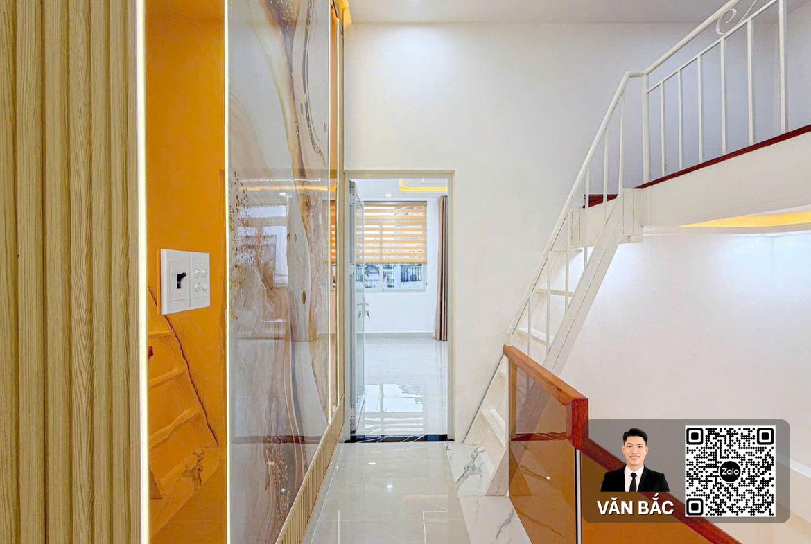 nha-pho-hien-dai-56-14-go-o-moi-q7-xe-hoi-dau-trong-nha-sat-vach-phu-mỹ-hung-dt-5x12m-3-lau-full-gia-10-6-tỷ (4)