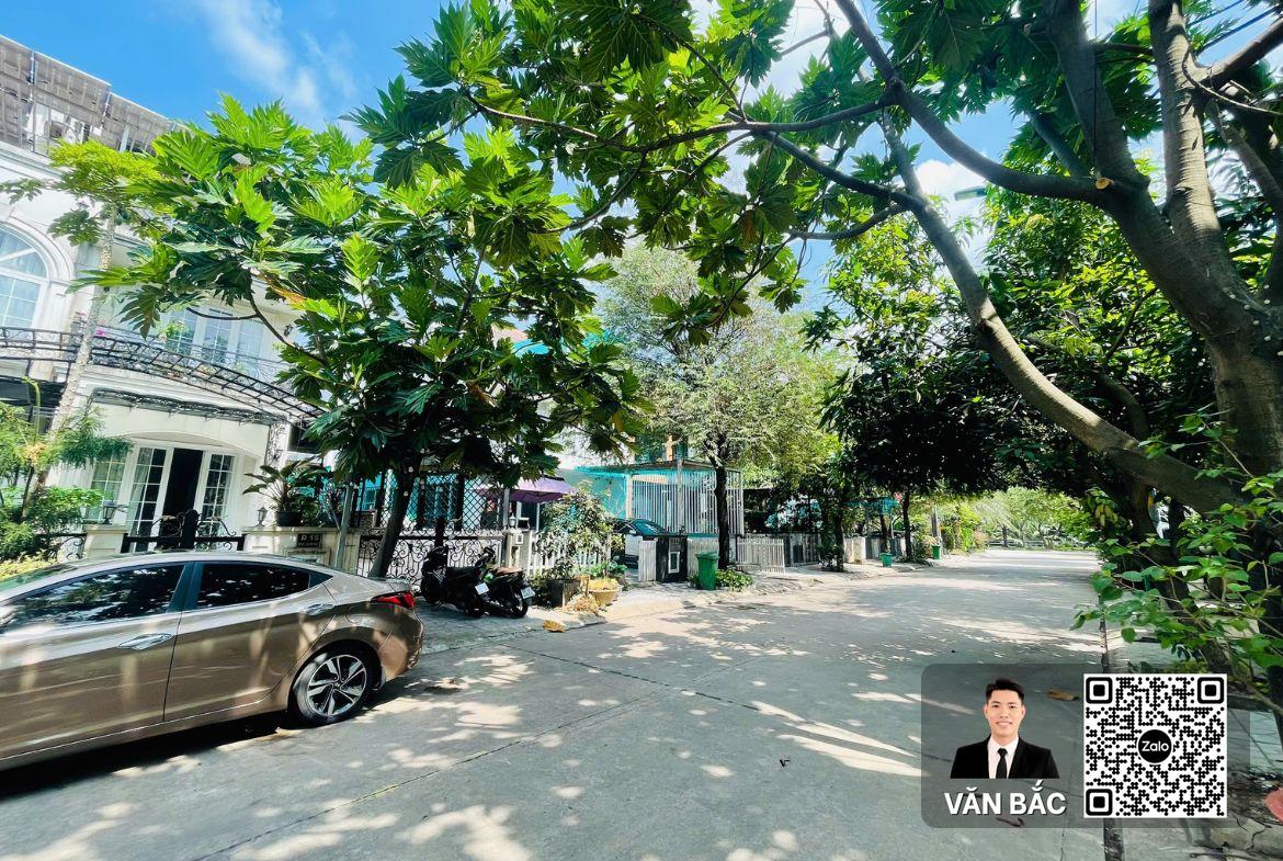 biet-thu-don-lap-sang-trong-kdc-jamona-home-resort-thu-duc-dt-10x25m²-tret-2-lau-ap-mai-nha-moi-gia-20-tỷ (2)