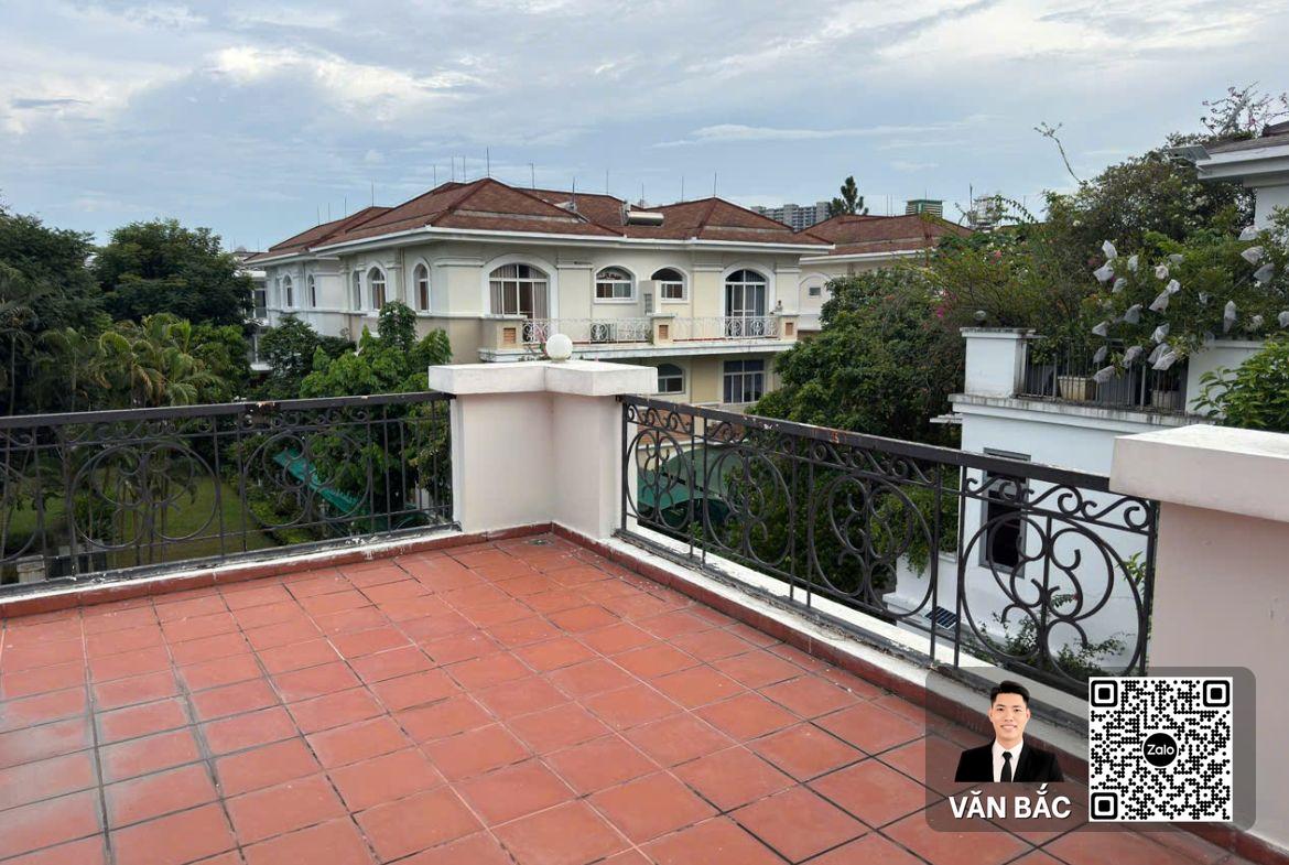 cho-thue-biet-thu-don-lap-mỹ-gia-1-dt-15x19m-3-lau-huong-dong-nam-view-cong-vien-gia-2800-usd (2)