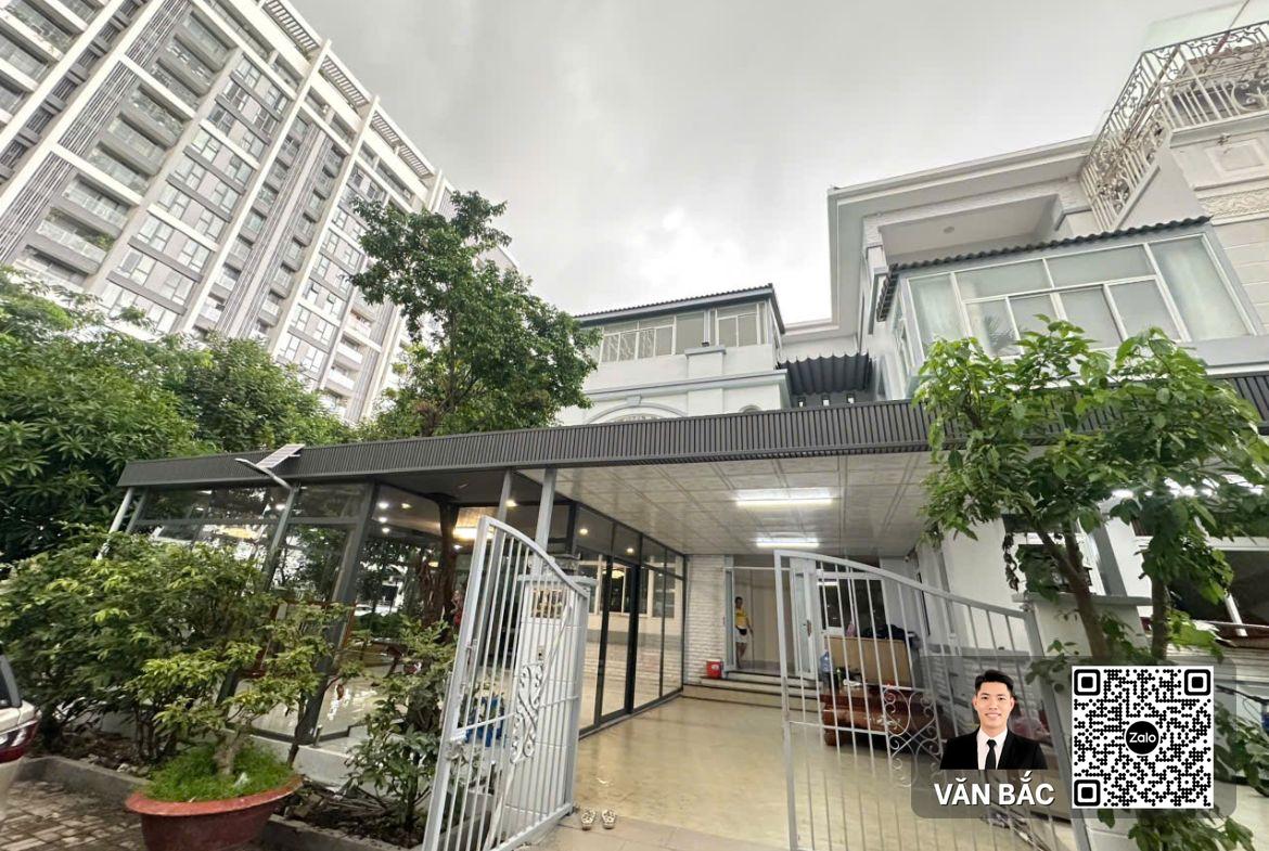 cho-thue-biet-thu-goc-san-vuon-mỹ-thai-2b-phu-mỹ-hung-huong-dong-nam-dt-16x16m-3-lau-gia-5000-usd-thang (10)