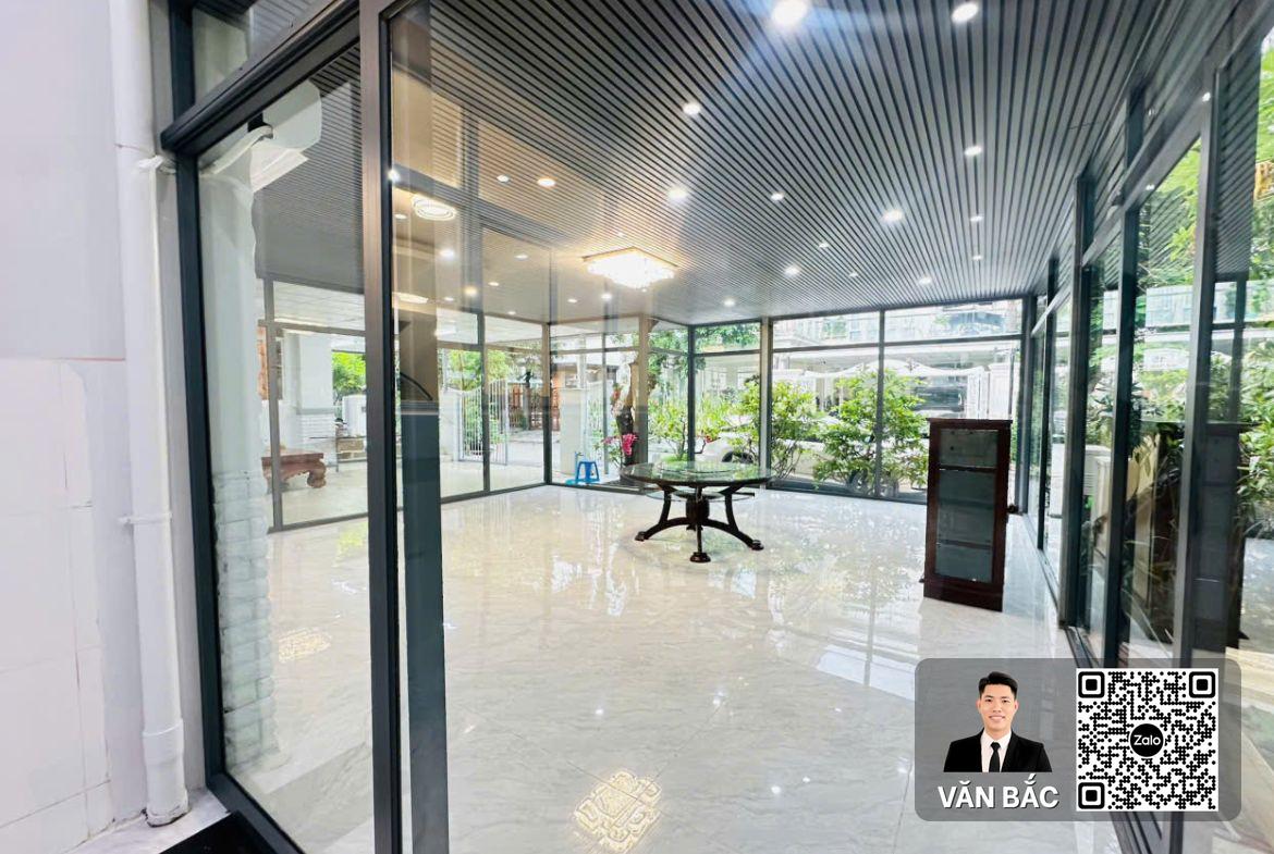 cho-thue-biet-thu-goc-san-vuon-mỹ-thai-2b-phu-mỹ-hung-huong-dong-nam-dt-16x16m-3-lau-gia-5000-usd-thang (3)