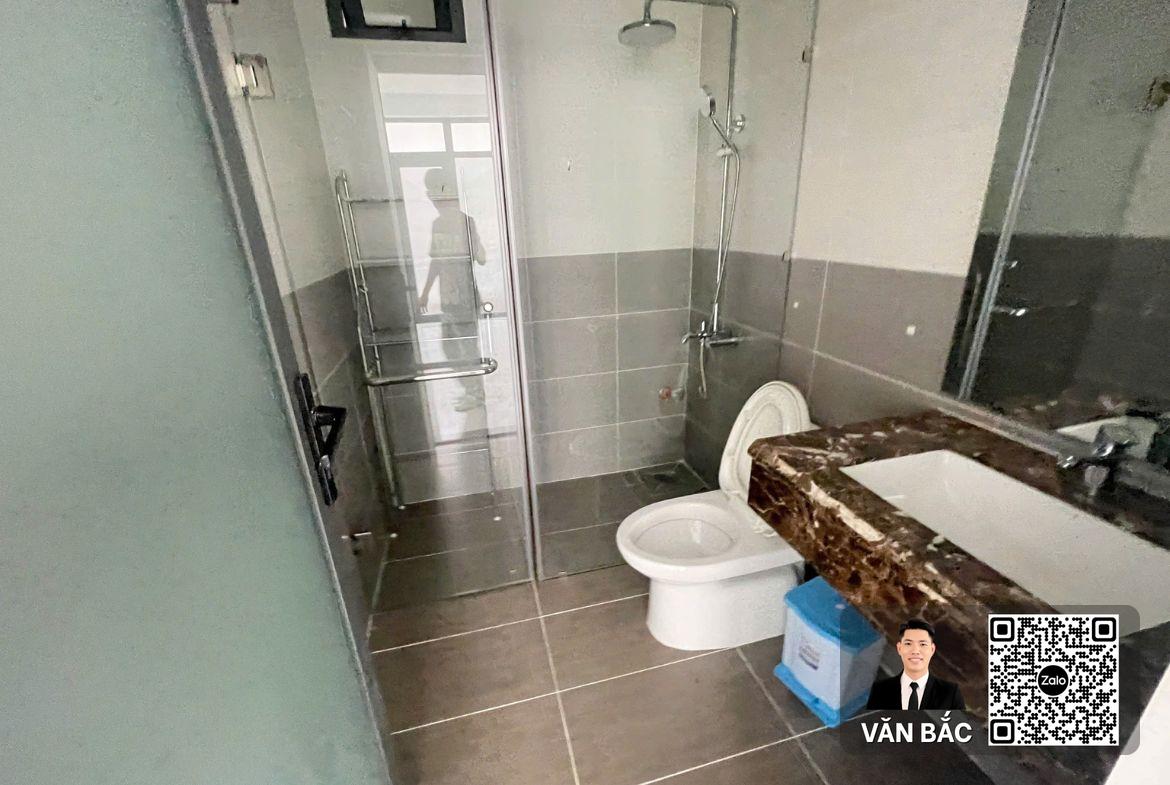 cho-thue-nha-moi-100-co-thang-may-dt-5x20m-ham-5-lau-mat-tien-duong-25a-quan-7-gom-6pn-8wc-gia-thue-55-trieu (5)
