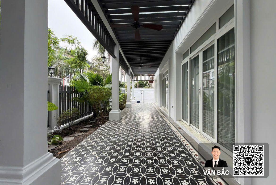 sieu-pham-biet-thu-don-lap-a90-nam-thong-2-phu-my-hung-2-mat-tien-truoc-sau-dt-18x20m-gia-120-ty (3)
