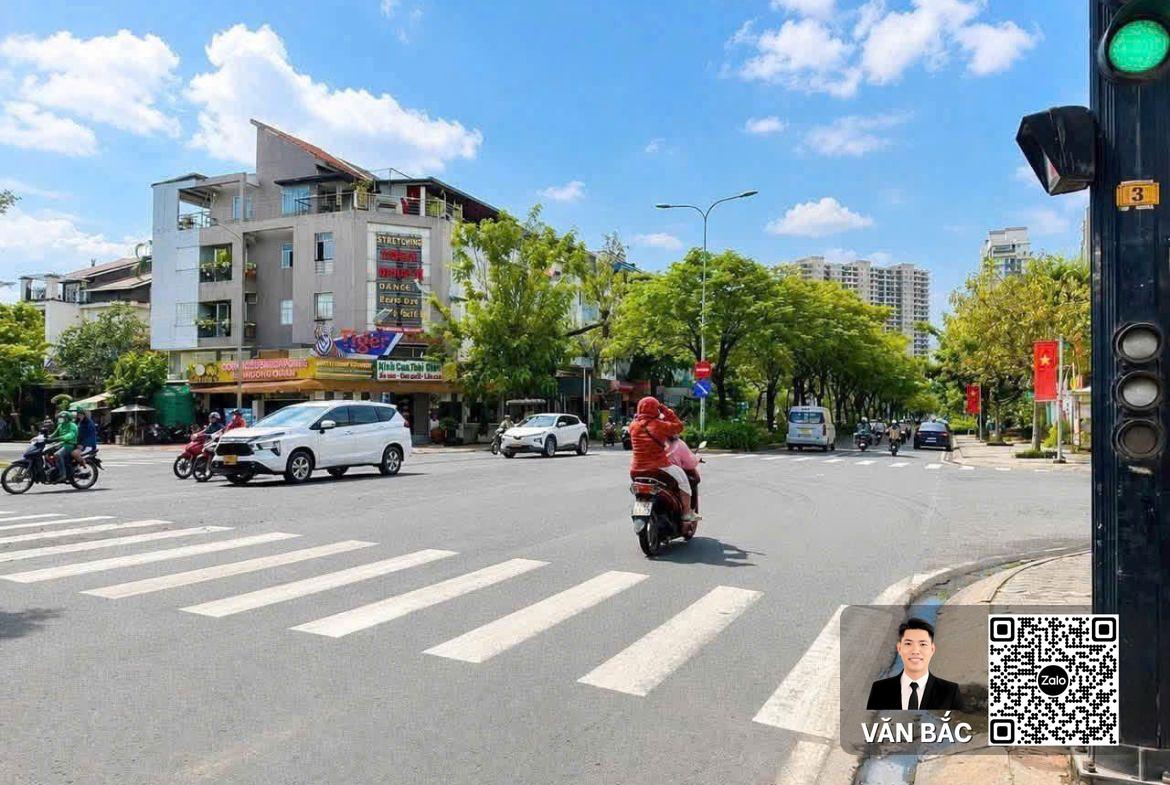 ban-dat-mat-tien-hoang-quoc-viet-kdc-phu-my-vph-quan-7-lo-k22-6x22m-ke-lo-goc-sat-truong-canada-gia-215-ty (3)